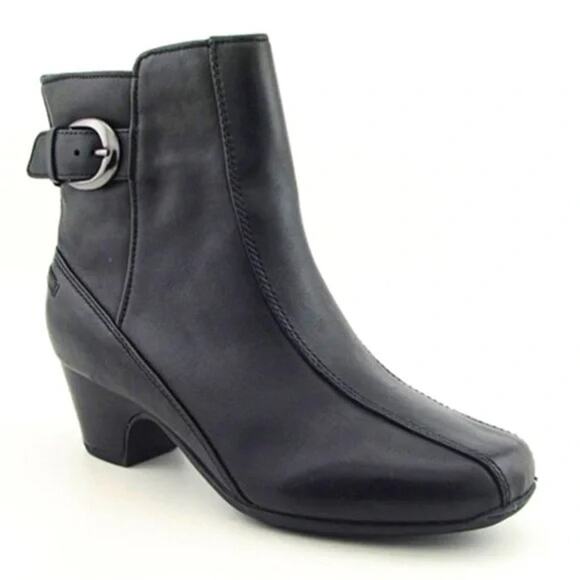 Clarks Artisan Women's Dara Black Leather Zip Up Bootie Low Heel - Size 7 - Picture 1 of 8